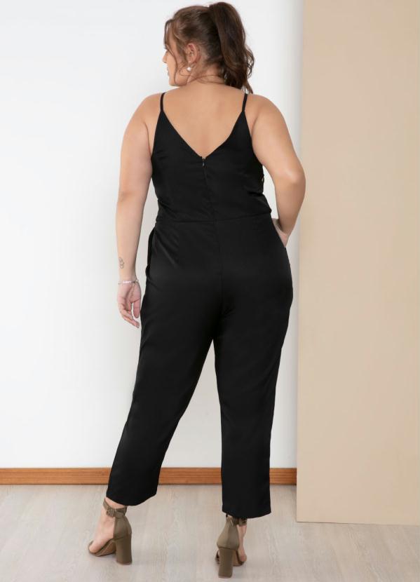 Quintess - Macacão Preto com Recortes Laterais e Bolsos 5