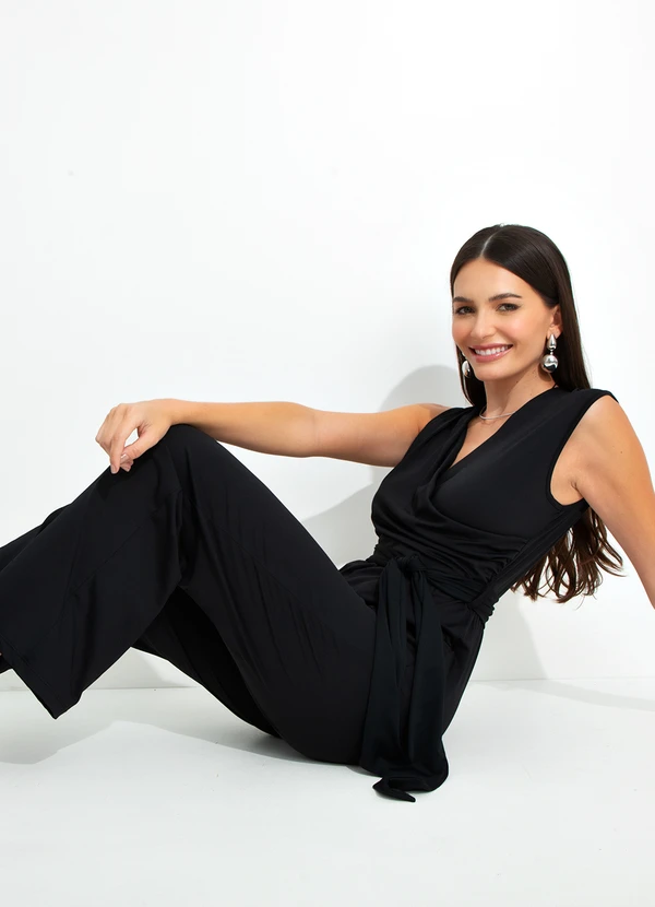 bonprix - Macacão Preto Decote Transpassado 5