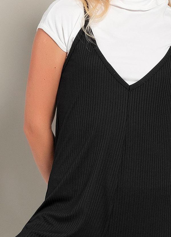 Moda Pop - Macacão Preto em Canelado 3