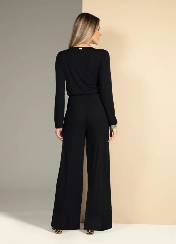 Quintess - Macacão Preto Soltinho com Decote Transpassado 2