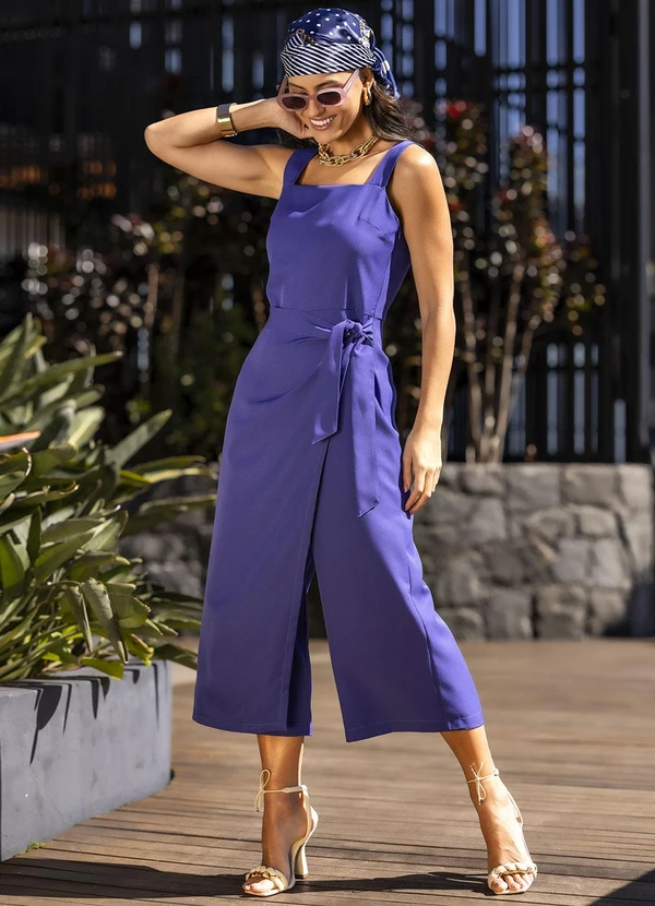 Quintess - Macacão Azul em Crepe Plano