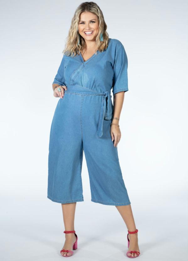 Quintess - Macacão Jeans Claro com Decote Transpassado 4