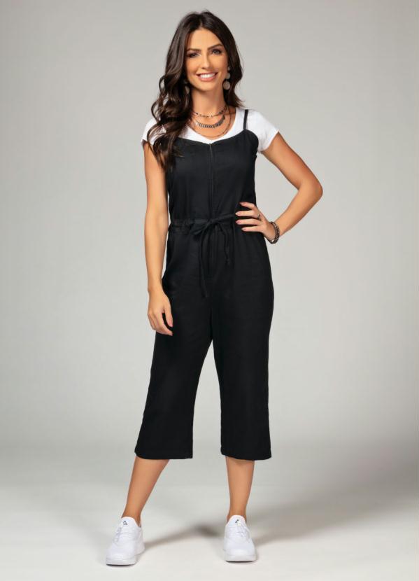 Quintess - Macacão Preto com Abertura em Zíper Preto