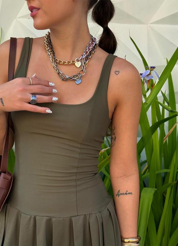 Choyee - Macaquinho de Pregas Olívia Verde 4