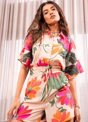 Quintess - Macaquinho Floral Vibrante em Viscose Plana - QUINTESS