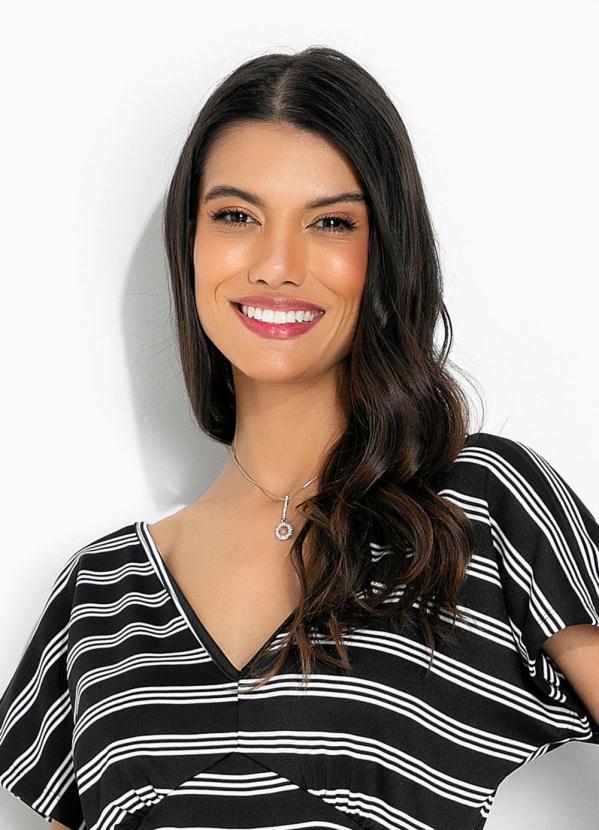 Moda Pop - Macaquinho Listras Preta com Decote em Profundo 3