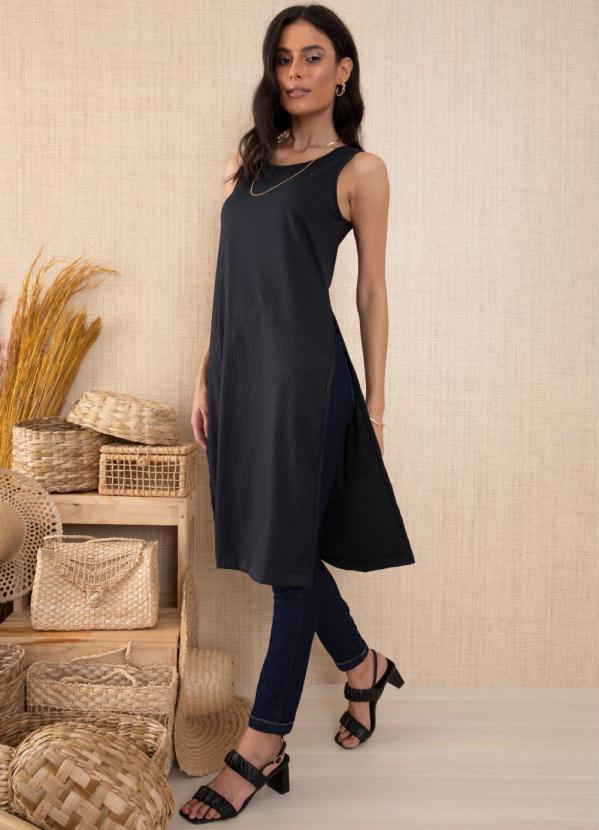 Outlet - Blusa Alongada Preta com Fendas 5