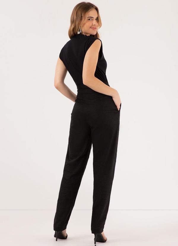 Lunender - Blusa com Gola Alta em Malha Crepe Preto 4