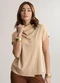 Lunender - Blusa com Gola Degagê Risca de Giz Preto - variação: Bege