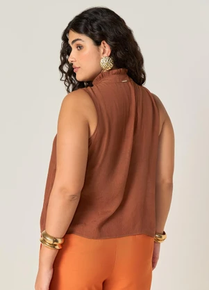 Elegance - Blusa com Gola Franzida e Amarração Marrom - ELEGANCE