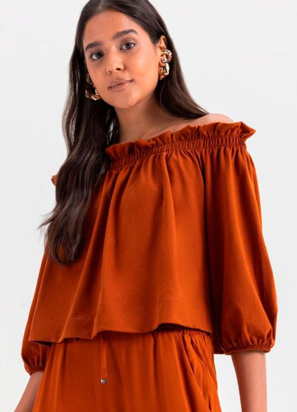 Essendi - Blusa Feminina Ombro a Ombro Marrom