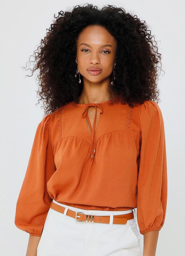 Gatabakana - Blusa Romantica com Renda Marrom
