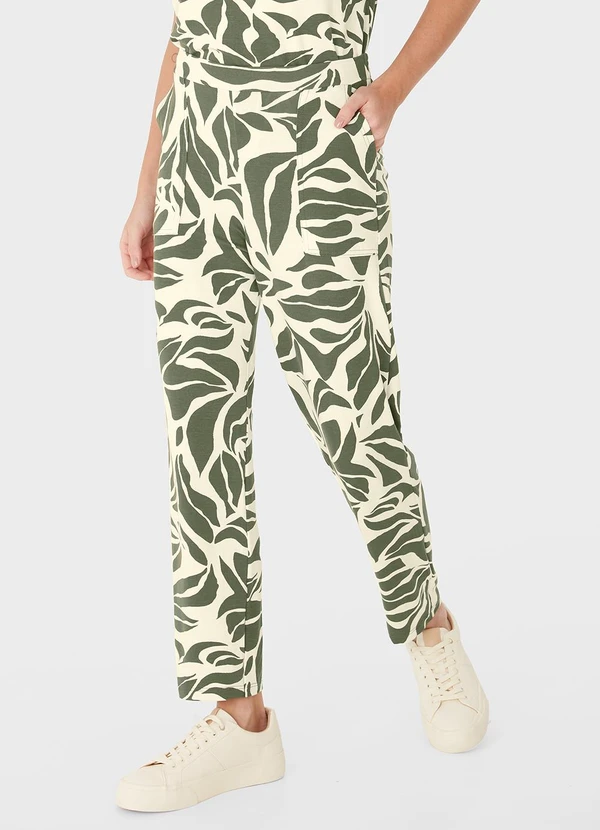 Malwee - Calça Carrot Folhagens em Moletinho Verde Militar