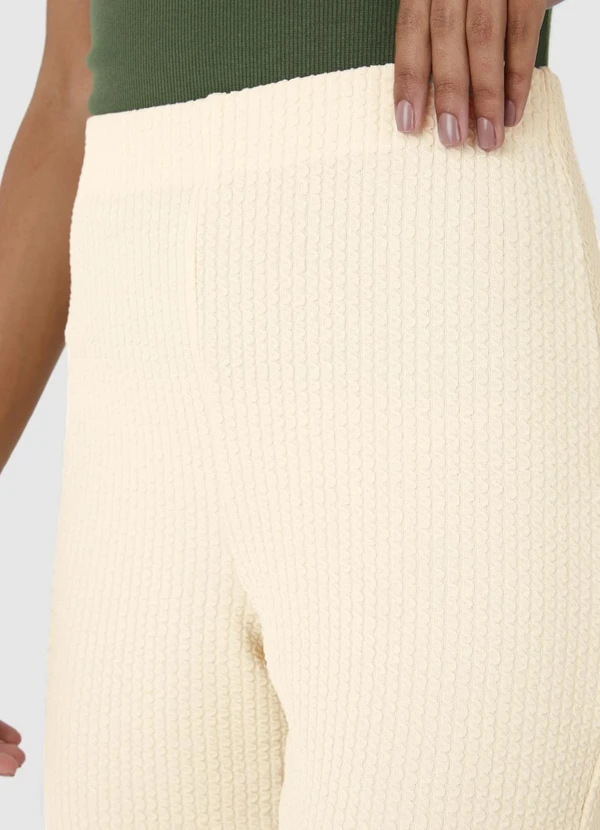 Malwee - Calça Feminina Bootcut Texturizada Bege 3