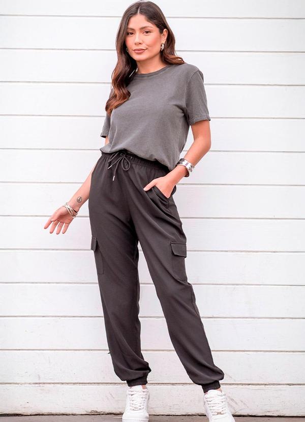 Hiatto Confecção - Calça Feminina Jogger Cargo Preto