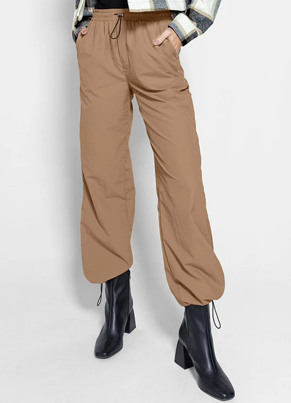 Enfim - Calça Feminina Parachute em Microfibra Marrom