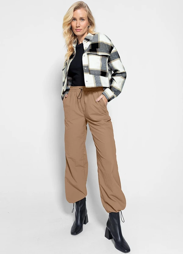 Enfim - Calça Feminina Parachute em Microfibra Marrom 2