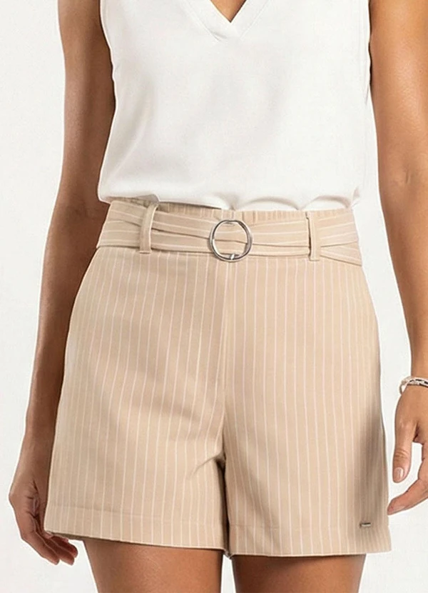 Marialícia - Short Feminino Listrado Detalhe Fivela Bege