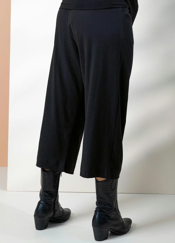 Quintess - Calça em Meia MalhaPreta Pantacourt 6