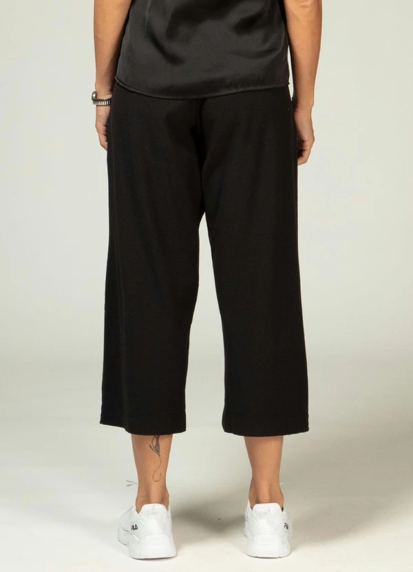 Quintess - Calça em Meia MalhaPreta Pantacourt 4