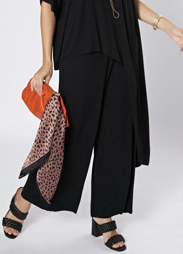 Preview - Calça Pantacourt Básica Preto