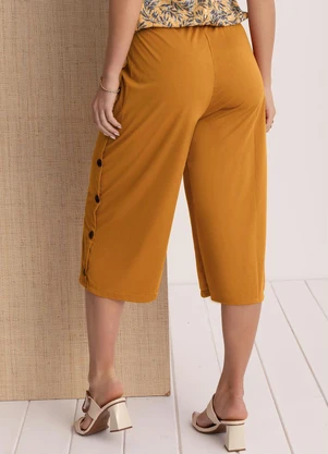 Moda Pop - Calça Pantacourt Caramelo com Botões Laterais - MODA POP