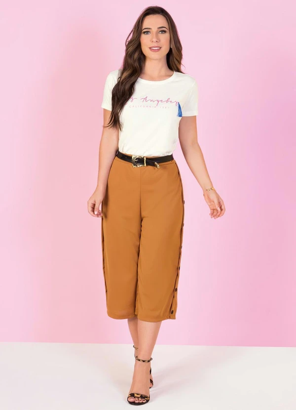 Moda Pop - Calça Pantacourt Caramelo com Botões Laterais 6