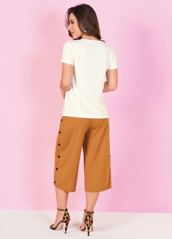 Moda Pop - Calça Pantacourt Caramelo com Botões Laterais 8