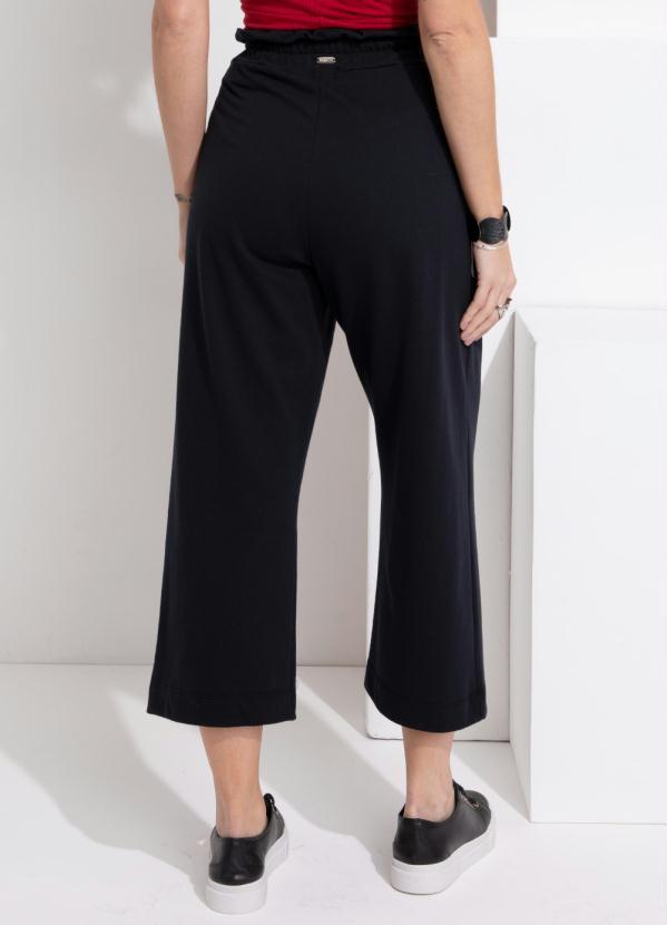 Quintess - Calça Pantacourt Preta com Bolsos 2