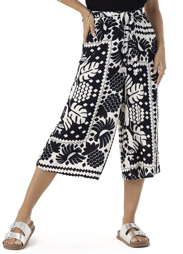 Infinita Cor - Calça Pantacourt Preto