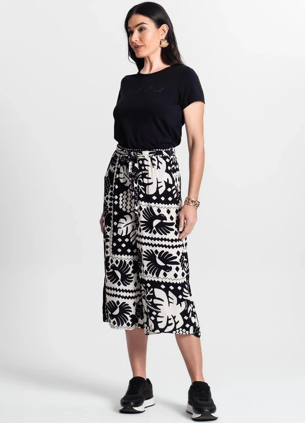 Infinita Cor - Calça Pantacourt Preto 8