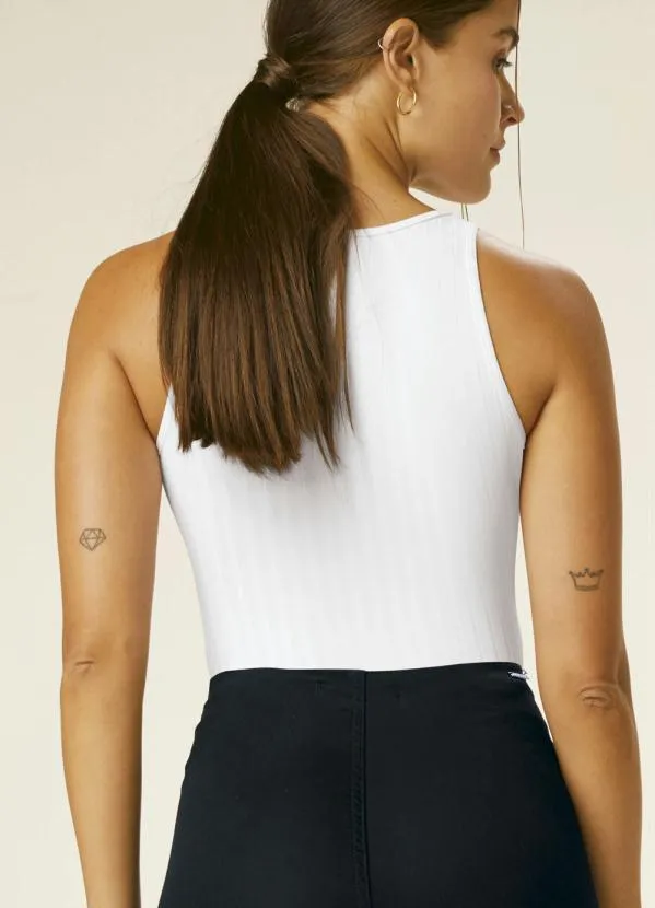 Malwee - Blusa Branca em Viscose Canelada 2