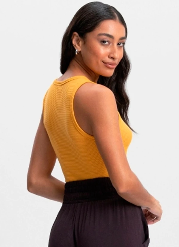 Essendi - Blusa Feminina em Viscose Amarelo 2