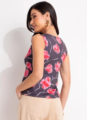 Quintess - Blusa Floral Marrom em Malha Fria com Nó no Busto e Decote V - QUINTESS