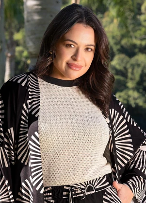 Quintess - Regata em Malha Crochet Bege com Acabamento em Contraste - QUINTESS