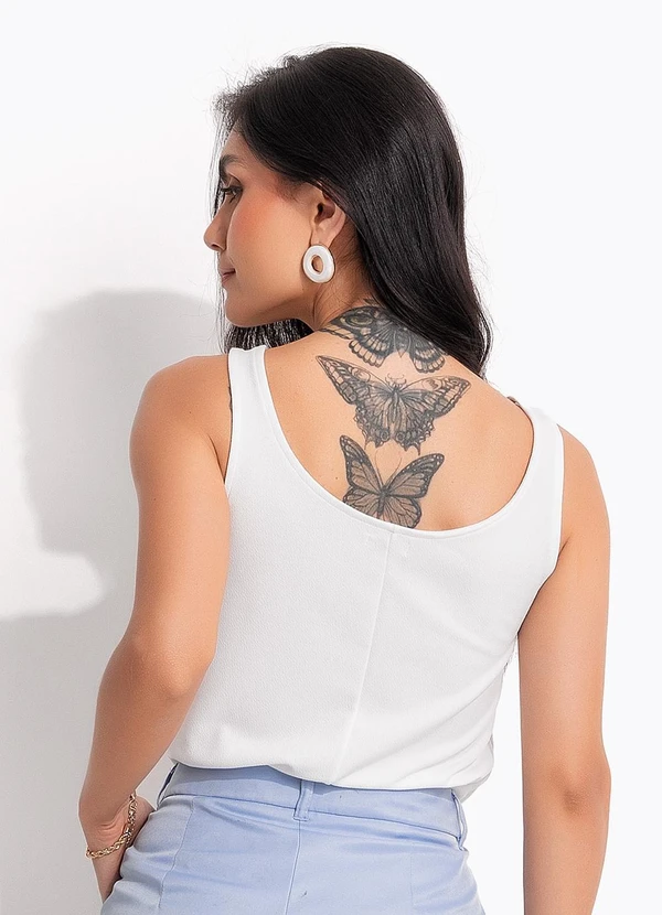 Quintess - Blusa Off White em Malha Crepe Encorpada 11