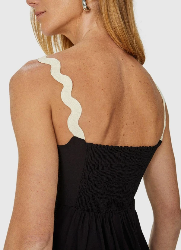 Malwee - Blusa Preta Evasê com Lastex 5