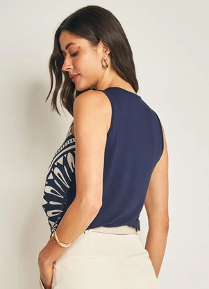 Doce Trama - Blusa sem Manga em Sarja e Malha Viscose Azul - DOCE TRAMA