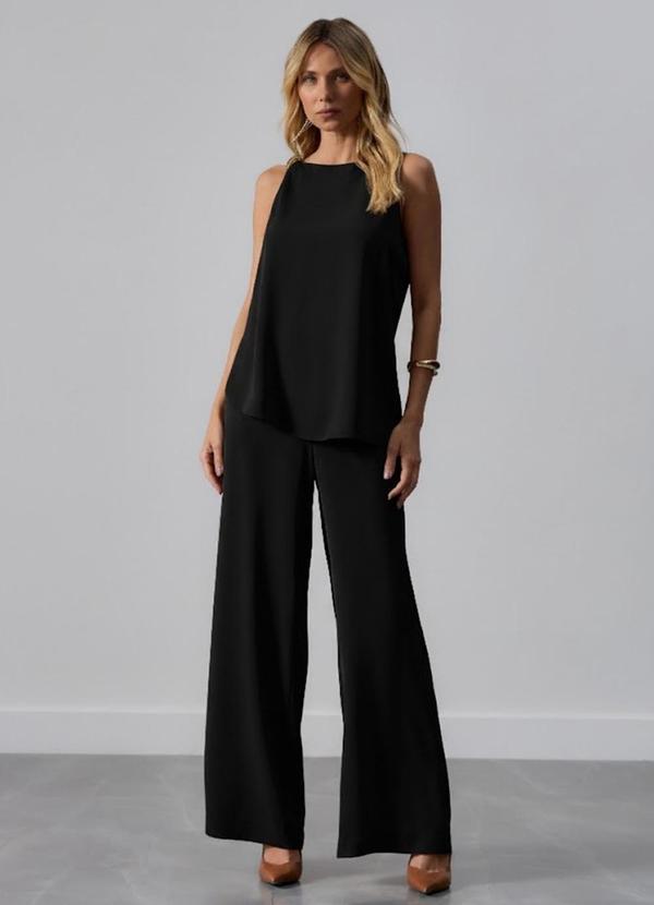 Carlota Costa - Regata Assimétrica com Metal Preto 2