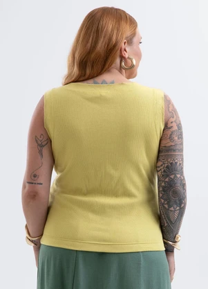 Cativa Plus Size - Regata Canelada com Linho e Elastano Verde - CATIVA PLUS SIZE