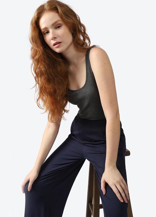 Basicamente - Regata Canelada Gola U Feminina Mescla Escuro 2