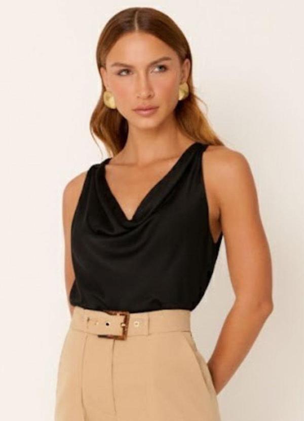 Carlota Costa - Regata com Decote Degagê Preto 1