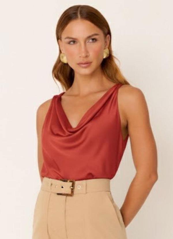 Carlota Costa - Regata com Decote Degagê Vermelho