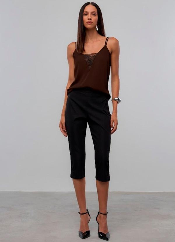 Carlota Costa - Regata com Renda Marrom 2