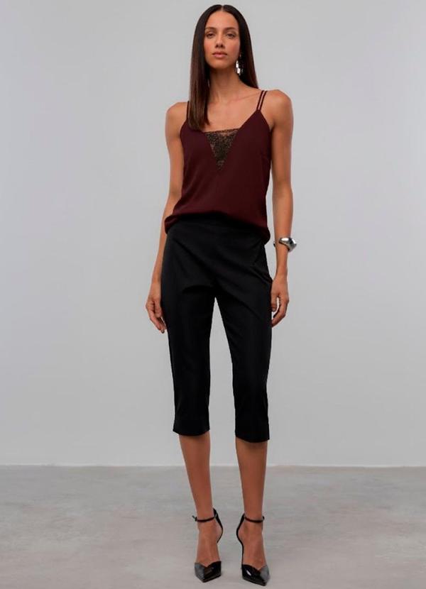 Carlota Costa - Regata com Renda Marrom 2