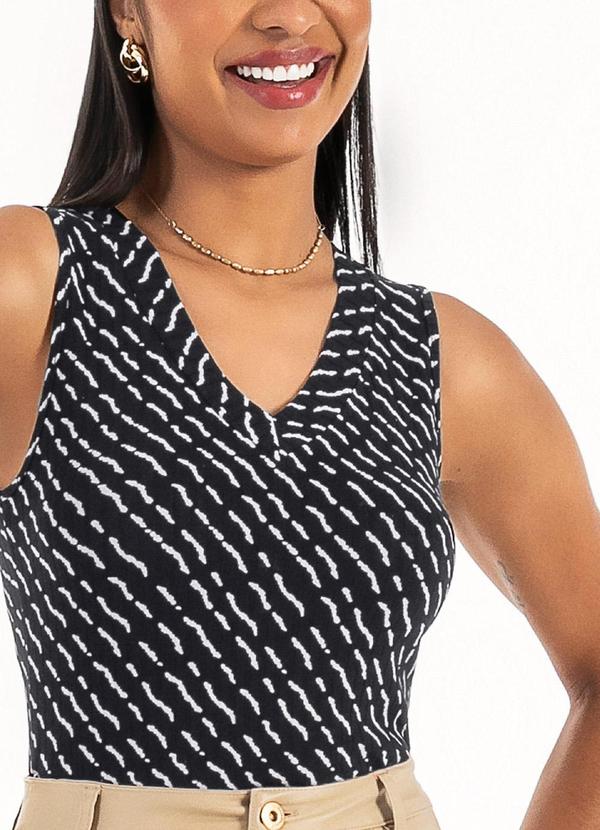 Habana - Regata Decote V em Canelado Preto 3