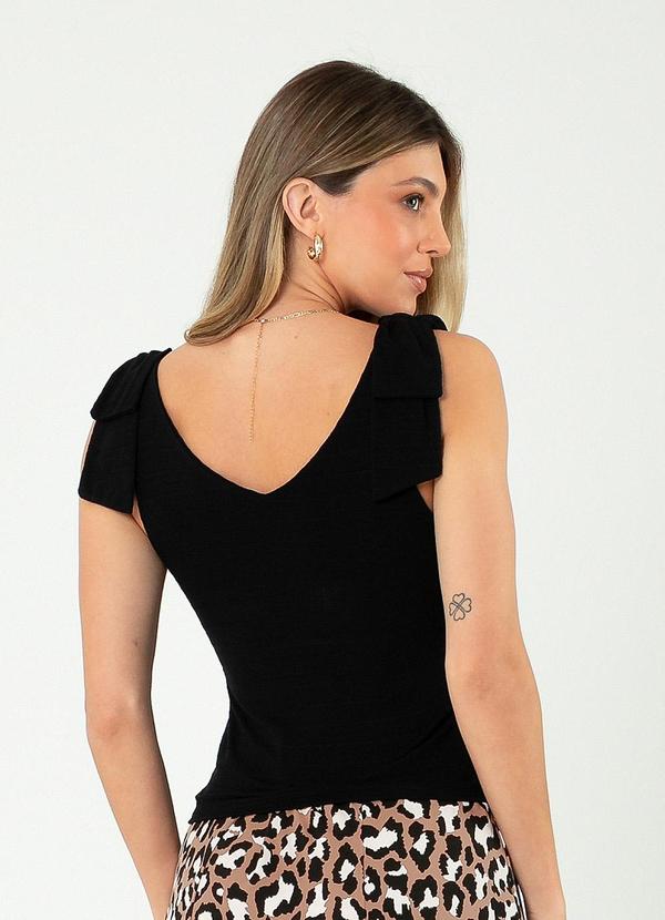 Cativa - Regata Decote V em Viscose Preto 2