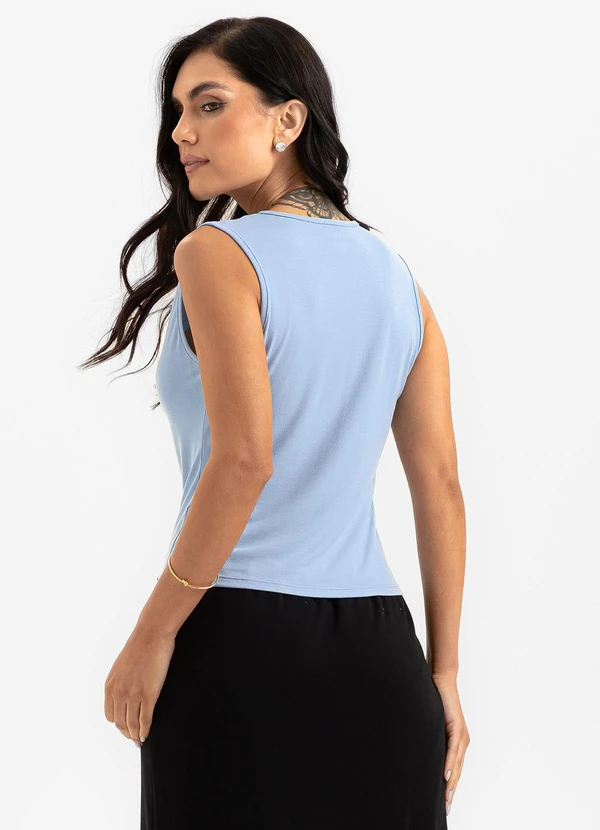 Cativa - Regata em Tecido Crepe Azul Claro 2