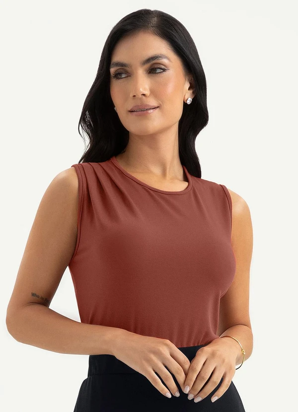 Cativa - Regata em Tecido Crepe Vermelho Escuro