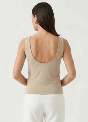 Infinita Cor - Regata Feminina Decote nas Costas Bege - INFINITA COR